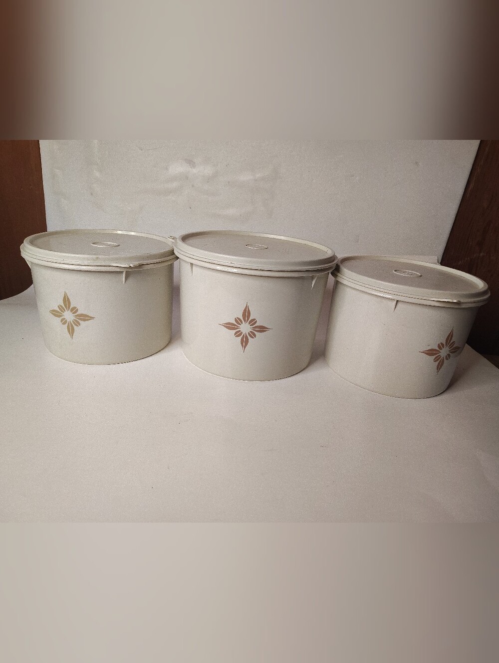 Tupperware Almond Starburst Canister Set With Lids Set Of 3 Made In USA